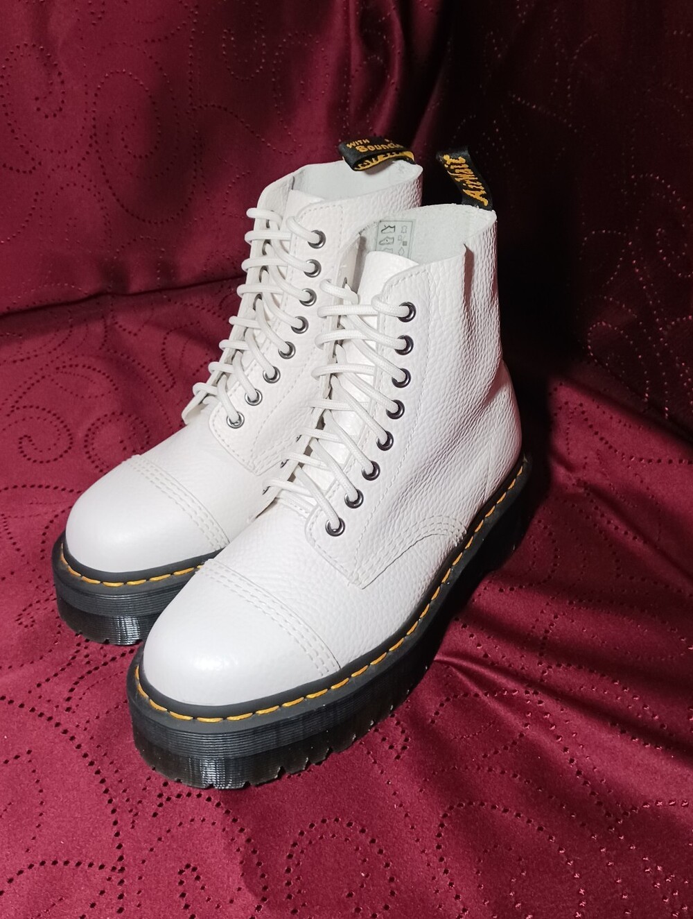 🤍 Dr. Martens White Pebbled Leather Boots Women’s US 8 🤍 - Picture 13 of 14